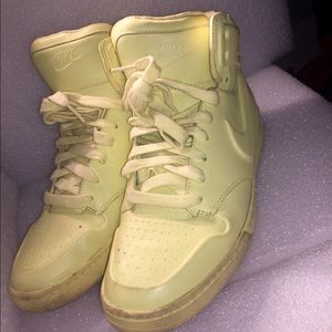 Nike Women\'s Air Royalty VT | 395775-300 size 7